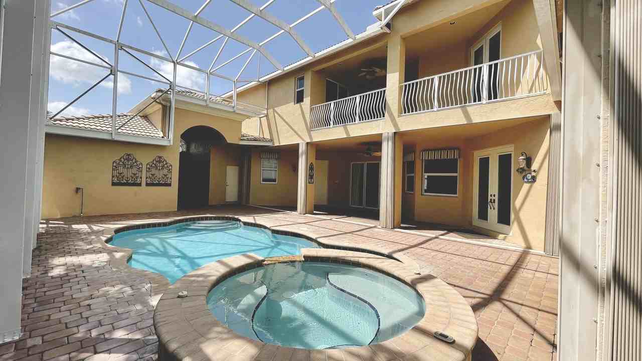 9843 Via Amati - Photo 4 of 48