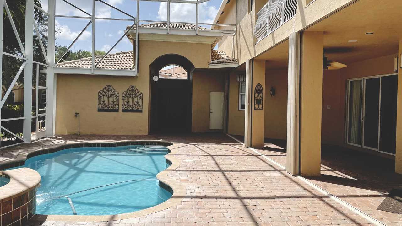 9843 Via Amati - Photo 5 of 48