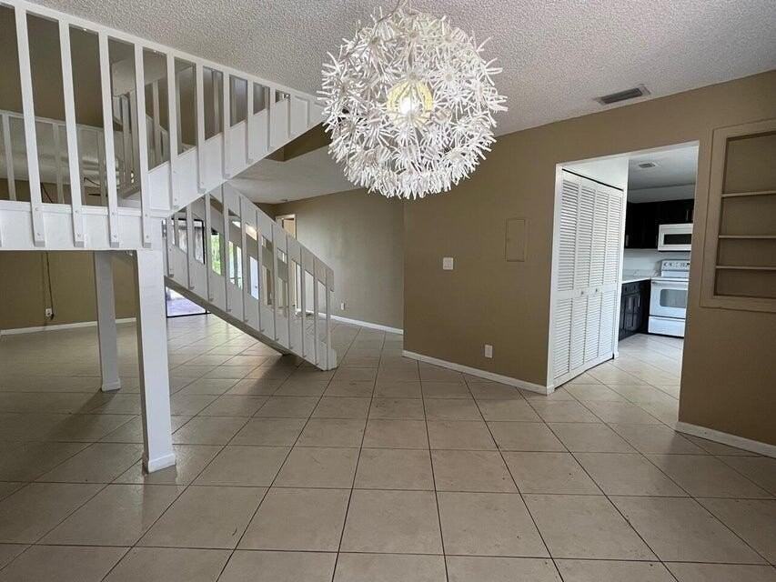 5249 Tennis Ln - Photo 4 of 23