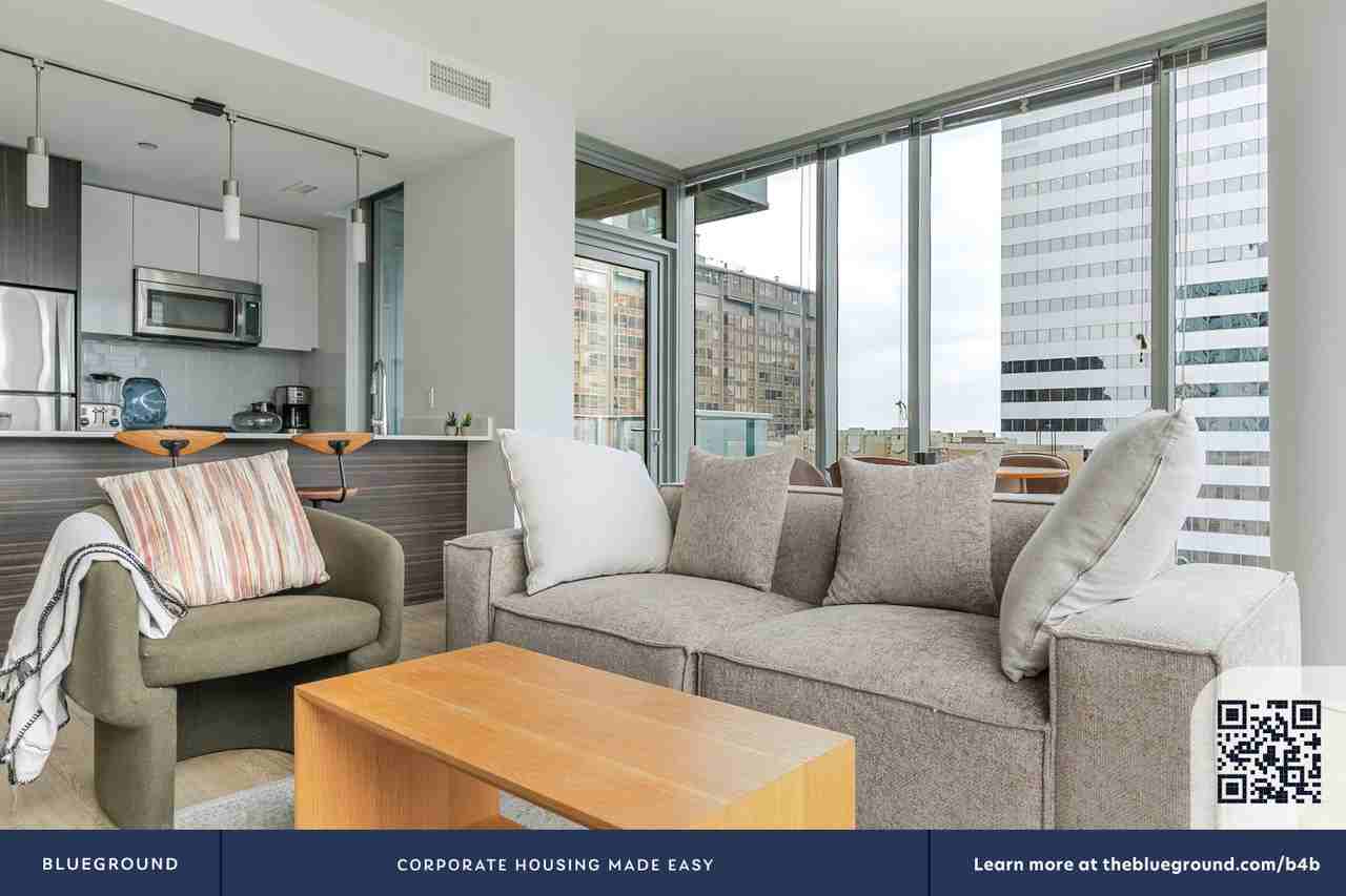 201 North Garland Court - Photo 5 of 50