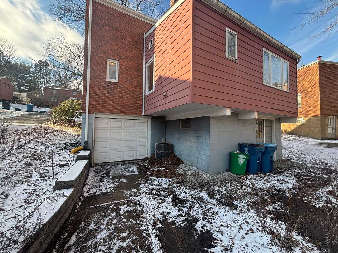 3935 Dowling Ave - Photo 5 of 32