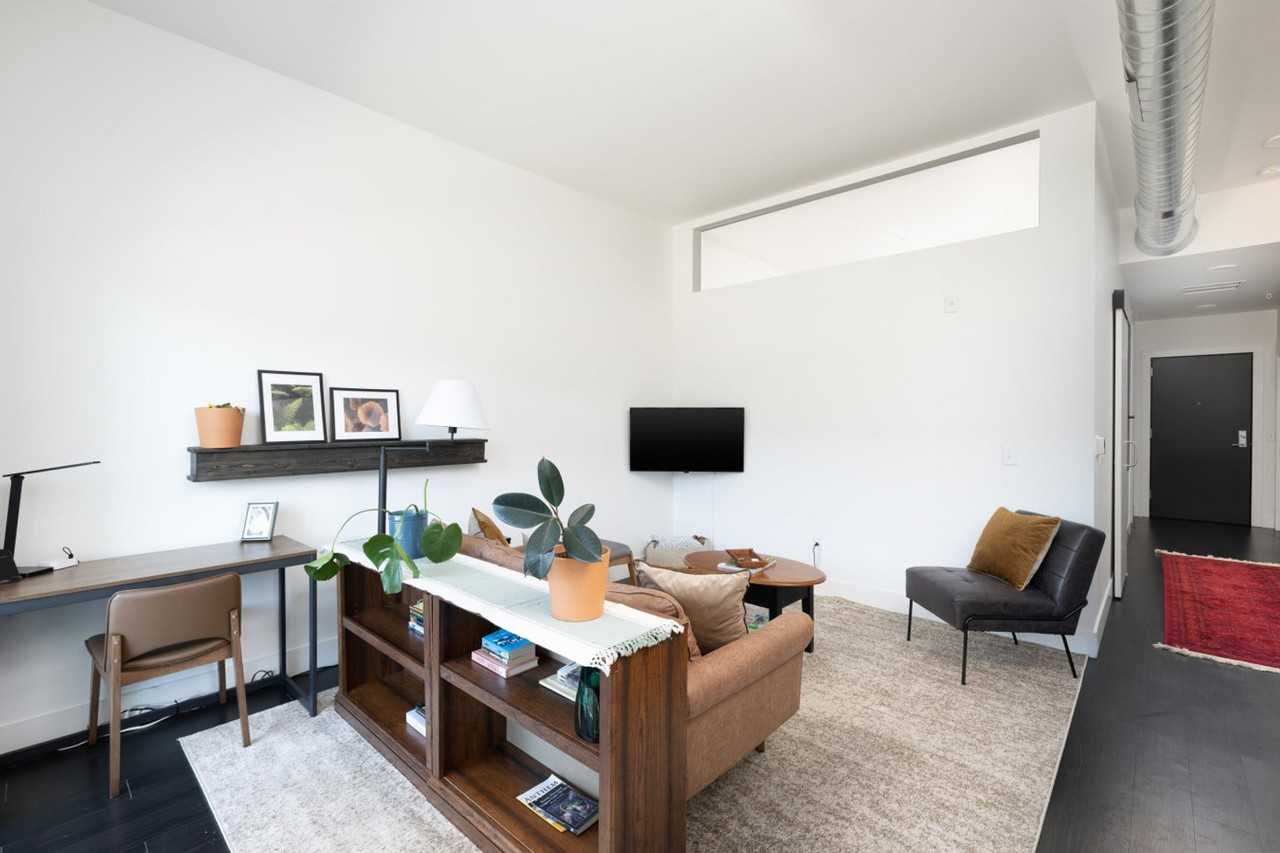 550 West Juneau Avenue - Photo 6 of 30