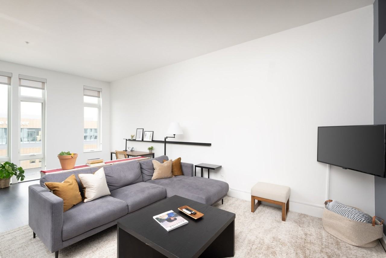 550 West Juneau Avenue - Photo 7 of 30