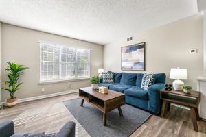 featured image of 987 Collier Rd Nw