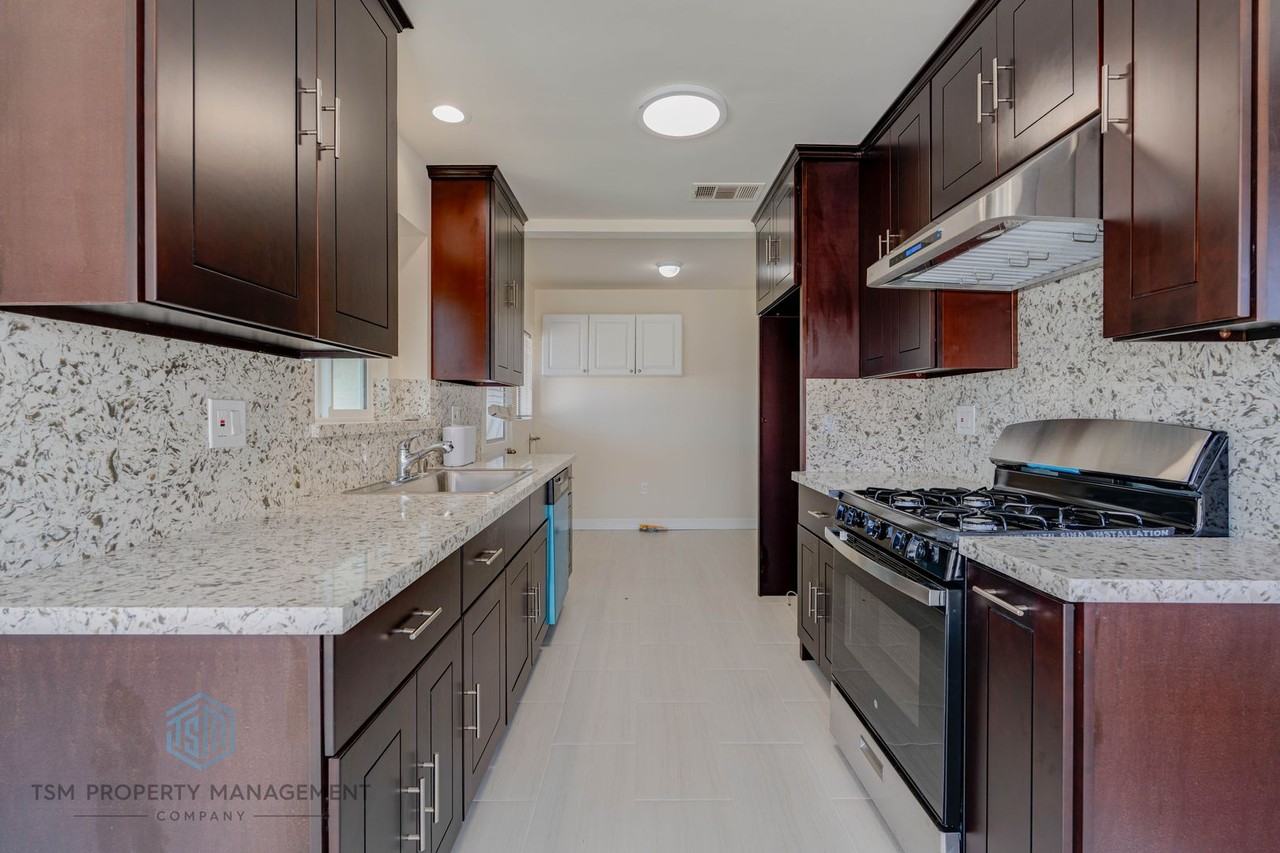 9816 Key West St - Photo 5 of 15