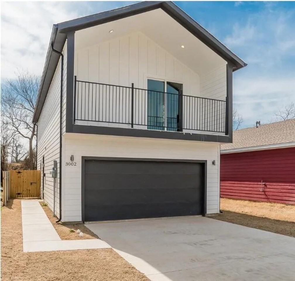 3002 Rochester St - Photo 2 of 40