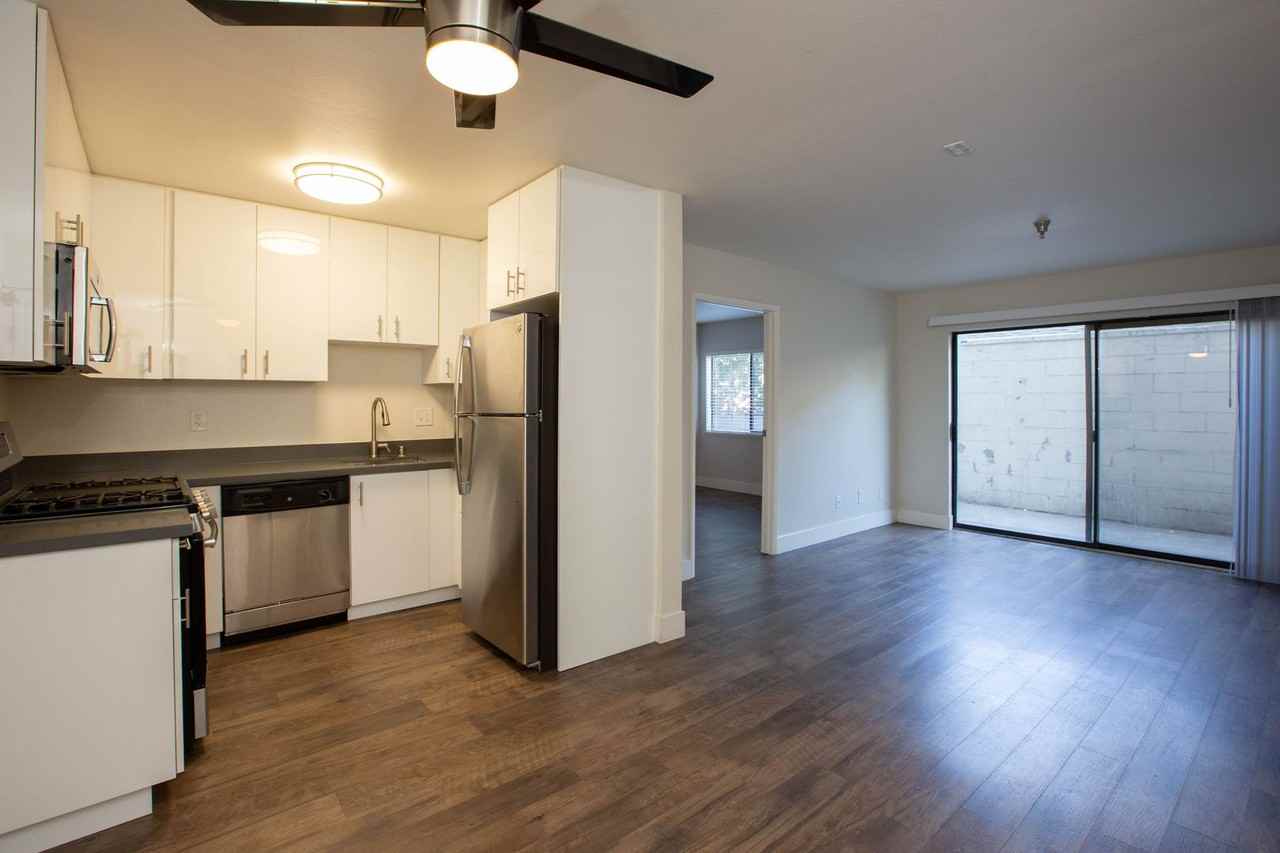 301 Jayne Ave - Photo 2 of 11