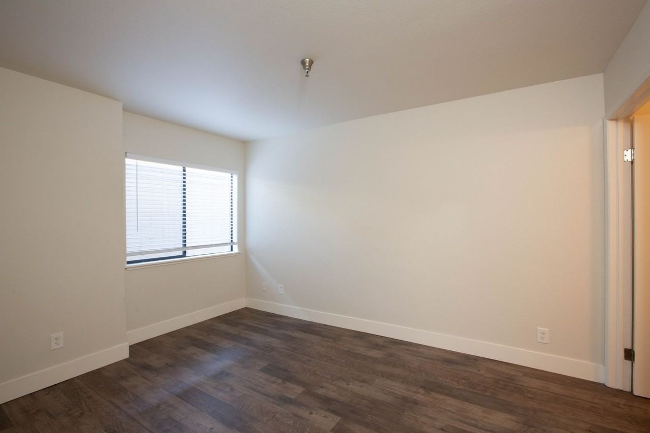 301 Jayne Ave - Photo 3 of 11