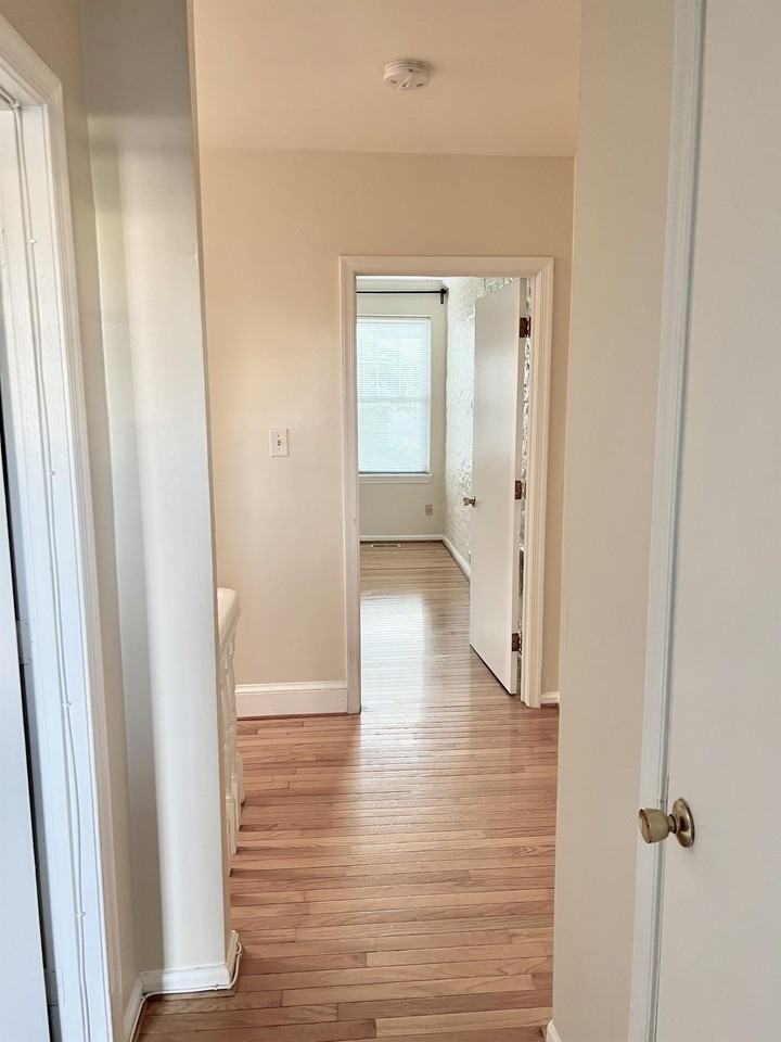 727 12th St Ne #A - Photo 2 of 24