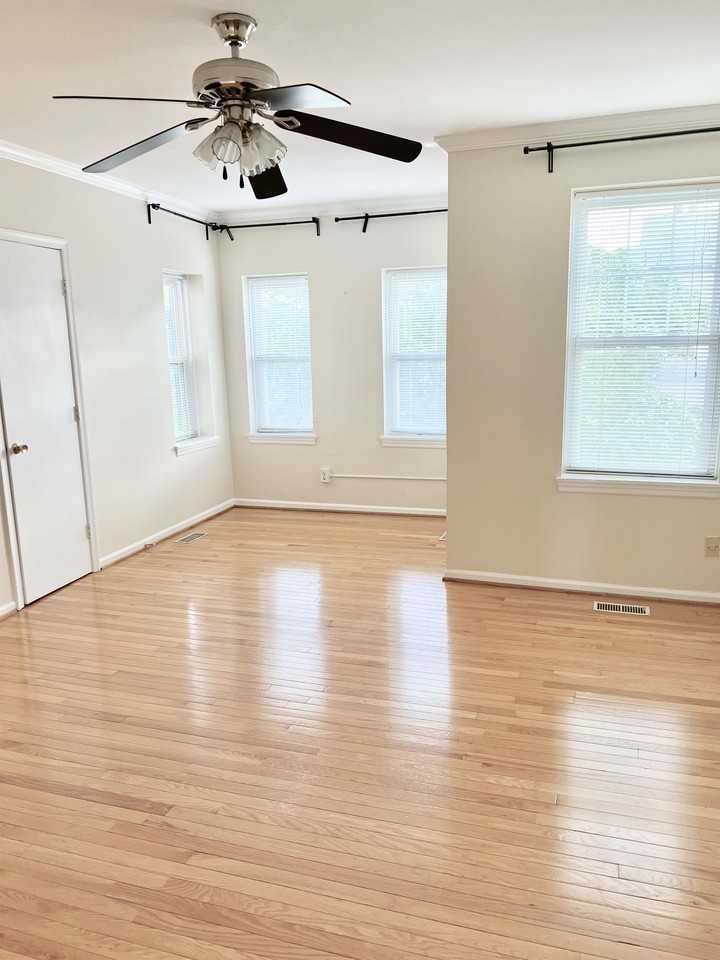 727 12th St Ne #A - Photo 2 of 24