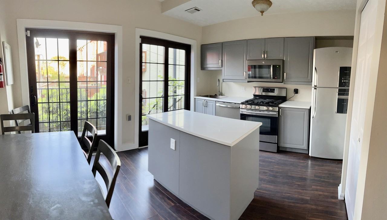 727 12th St Ne #A - Photo 7 of 24