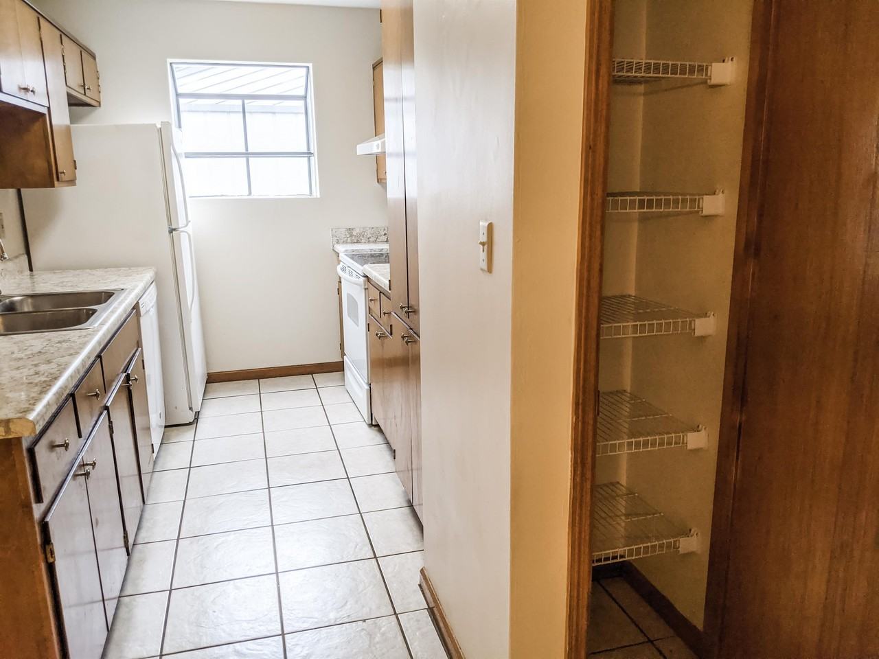 1098 Rockbrook Ct #1 - Photo 4 of 48