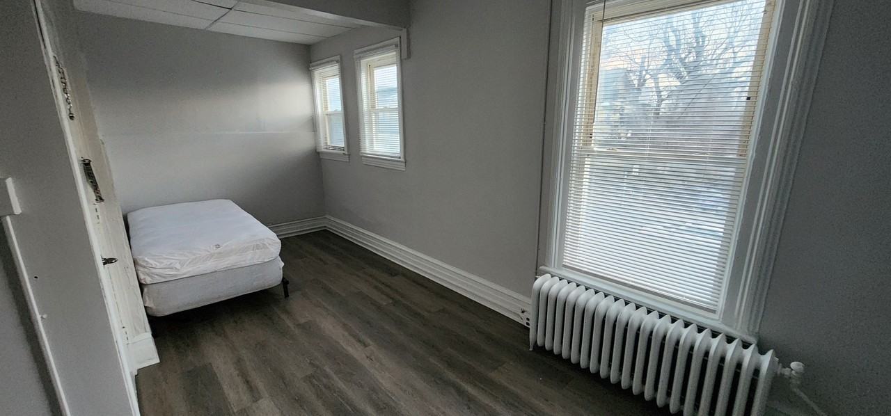 100 Essex Street - Photo 4 of 4