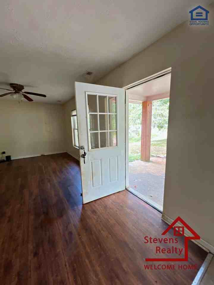 4713 Three Island Rd - Photo 3 of 28