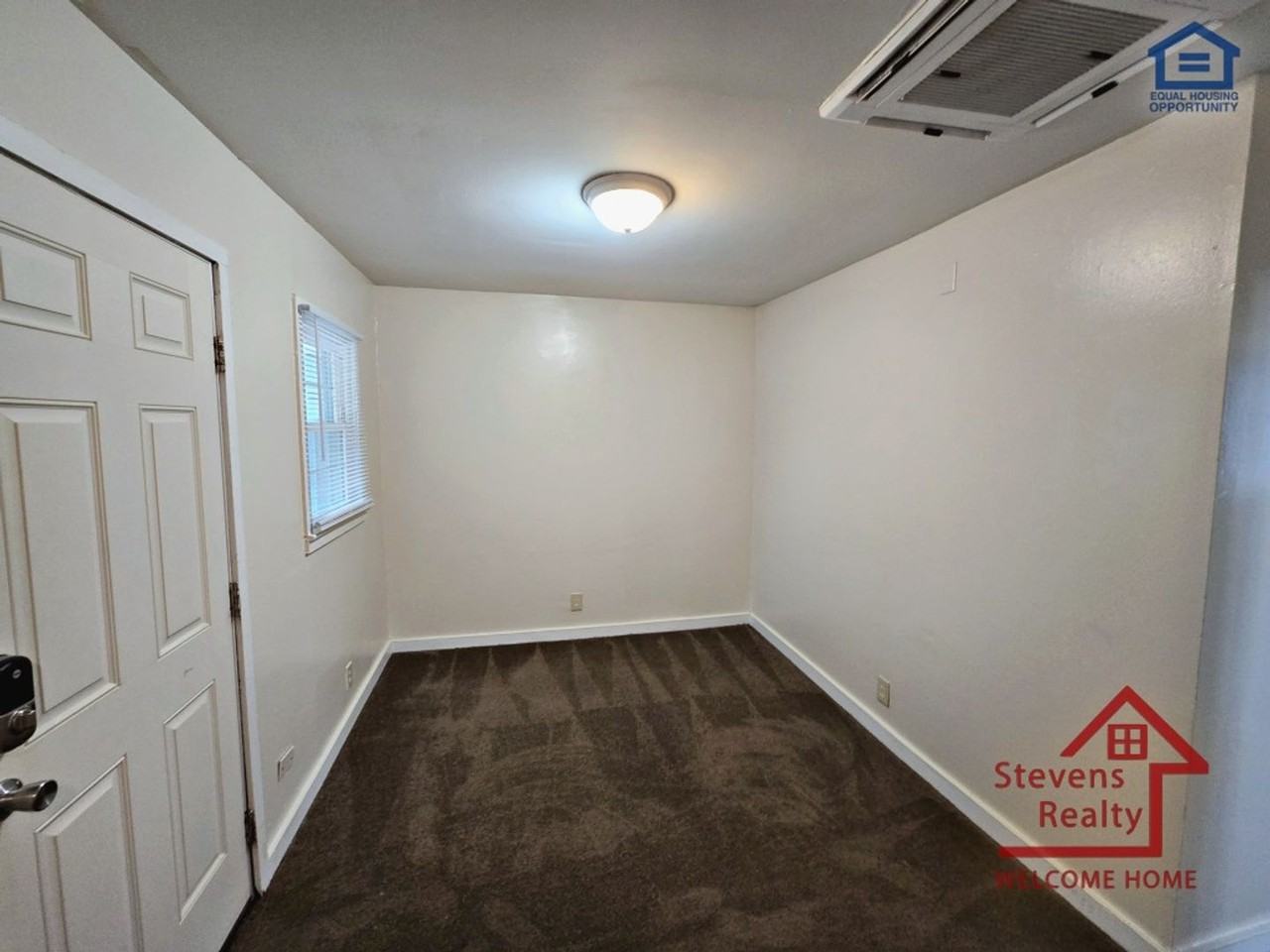 425 S Cedar Ave - Photo 2 of 7