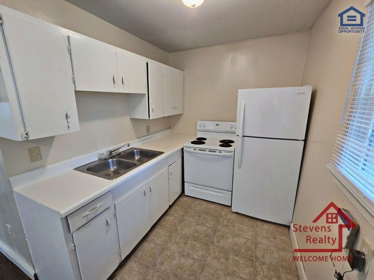 425 S Cedar Ave - Photo 3 of 7