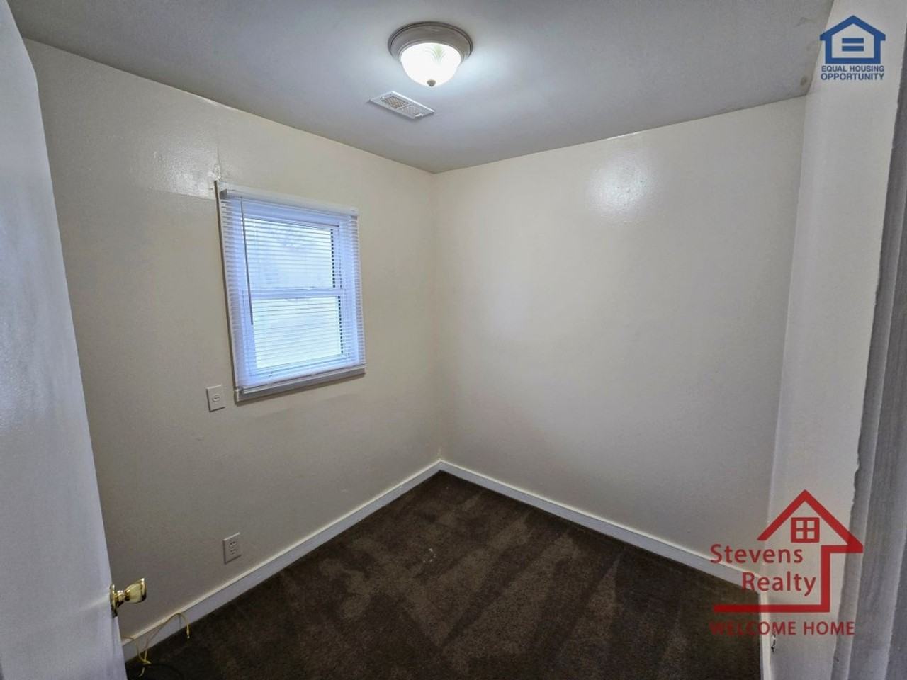 425 S Cedar Ave - Photo 5 of 7