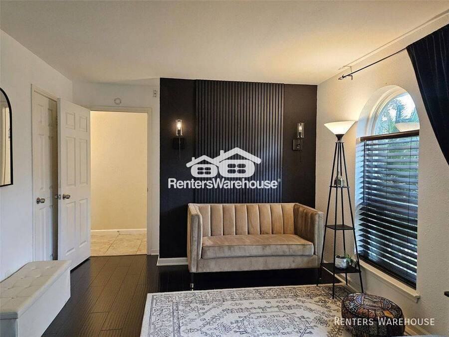 1806 Saxony Ln - Photo 3 of 23