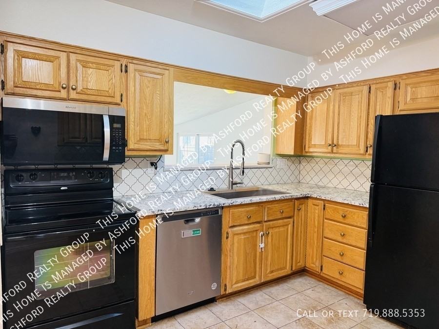 303 Quebec St - Photo 4 of 16