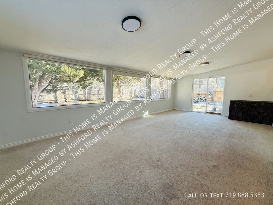 303 Quebec St - Photo 5 of 16