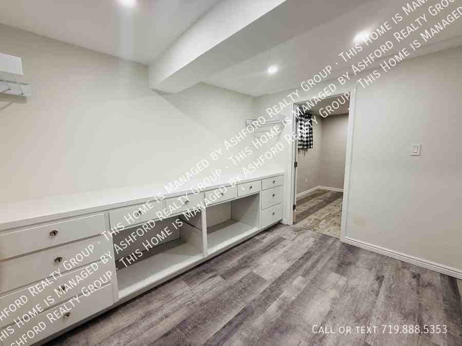 303 Quebec St - Photo 7 of 16