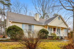 featured image of 10 Peace Tree Ln Ne