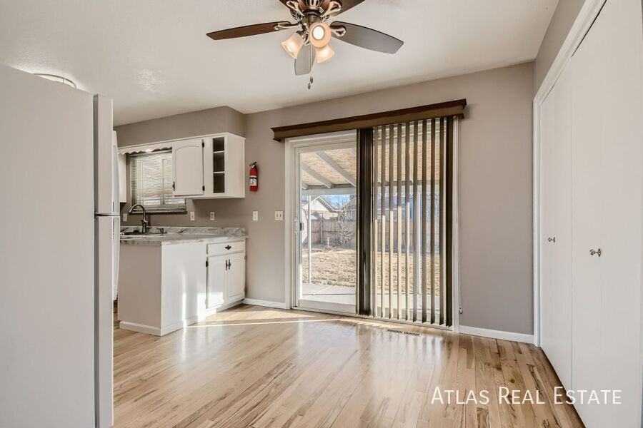 886 S 11th Ave - Photo 3 of 20