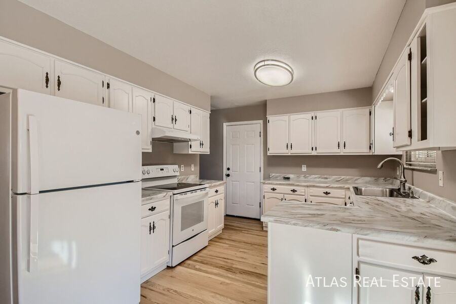 886 S 11th Ave - Photo 4 of 20