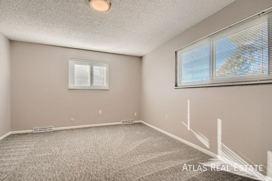 886 S 11th Ave - Photo 5 of 20