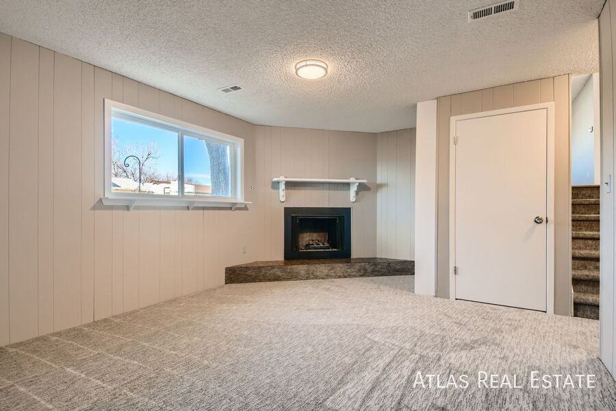 886 S 11th Ave - Photo 7 of 20