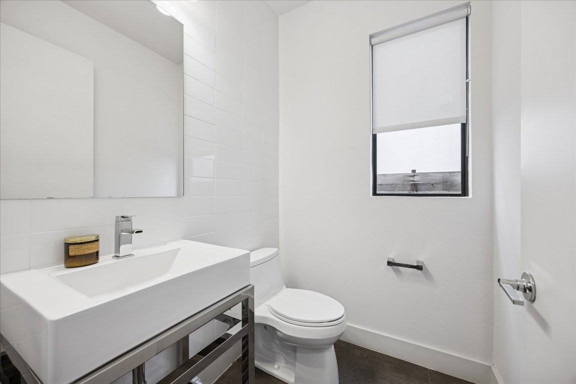 1011 E 12th St #1011 - Photo 5 of 30