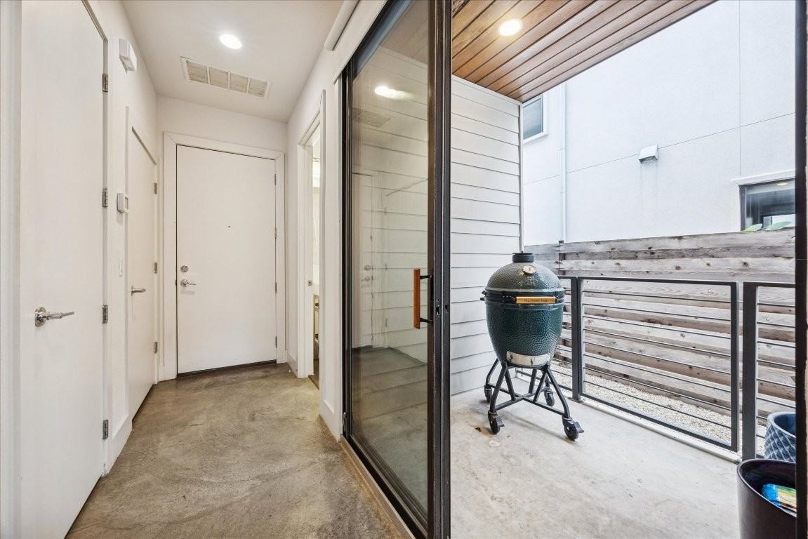 1011 E 12th St #1011 - Photo 6 of 30