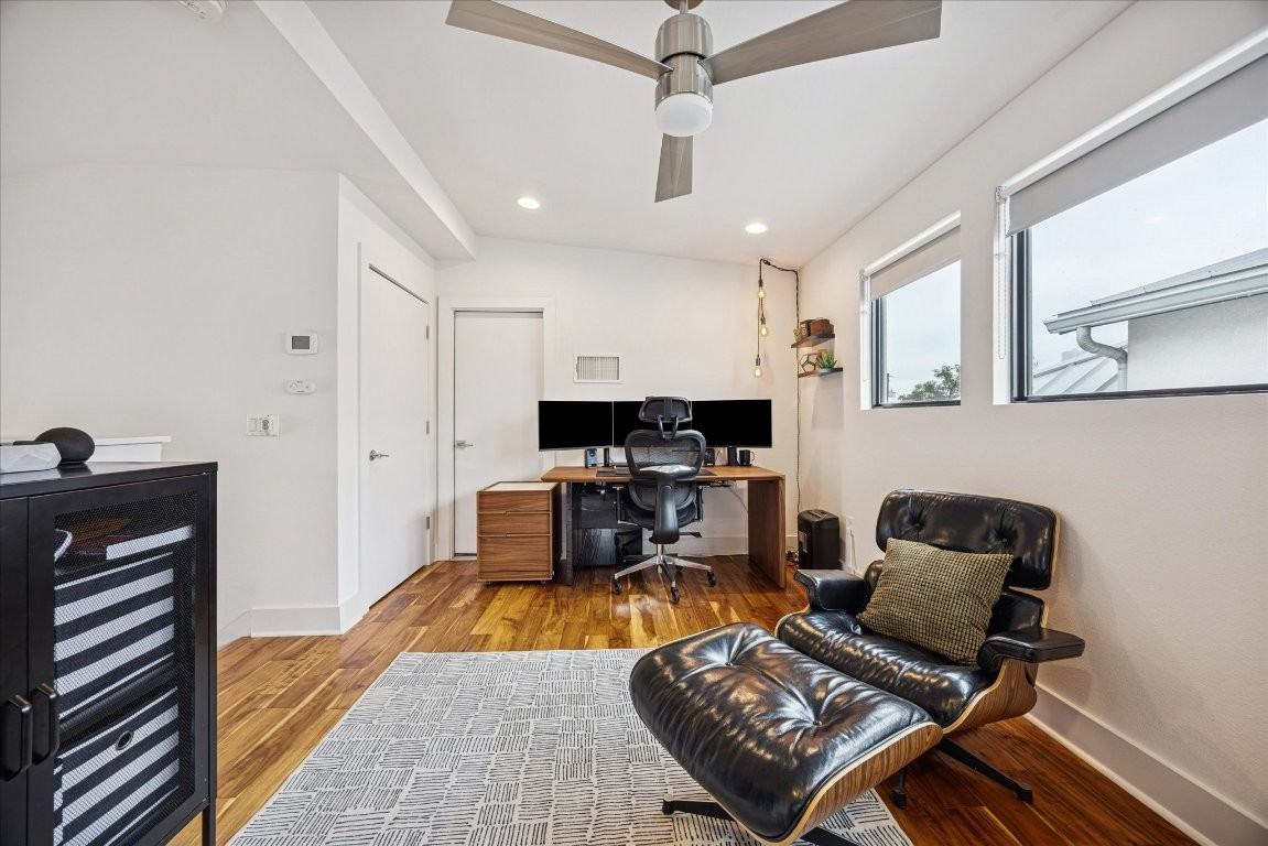 1011 E 12th St #1011 - Photo 7 of 30