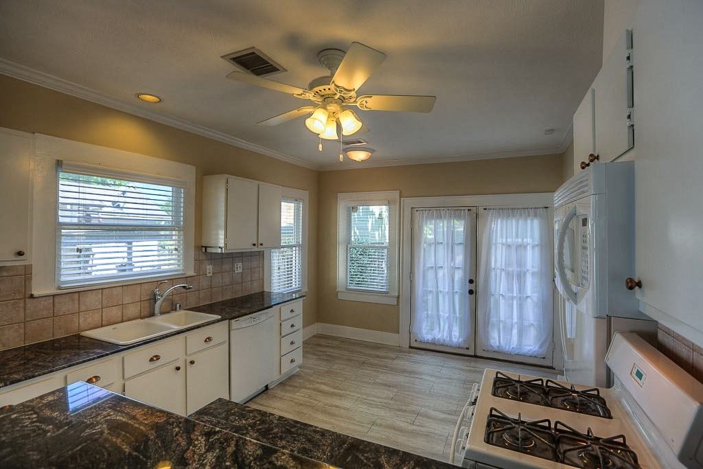 1119 Jerome St #1119 - Photo 3 of 24