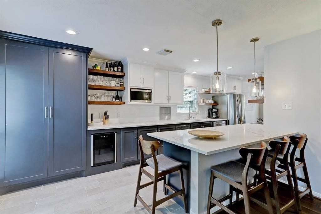 9738 Derrik Dr #9738 - Photo 3 of 32