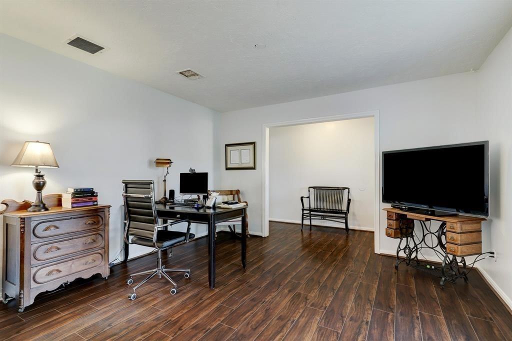 9738 Derrik Dr #9738 - Photo 7 of 32