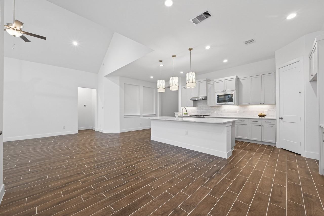 18338 Tiger Flowers Dr #18338 - Photo 7 of 50