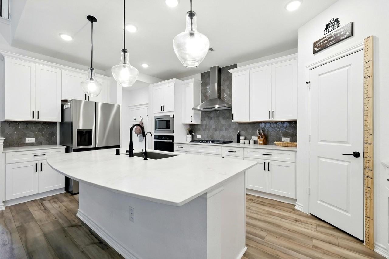 15727 Rosemary Hill Ln #15727 - Photo 7 of 28