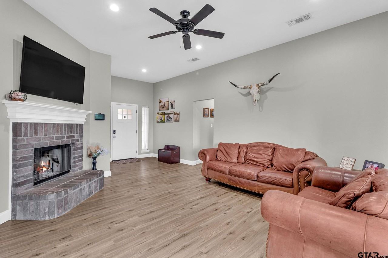 1112 E Park #1112 - Photo 2 of 22