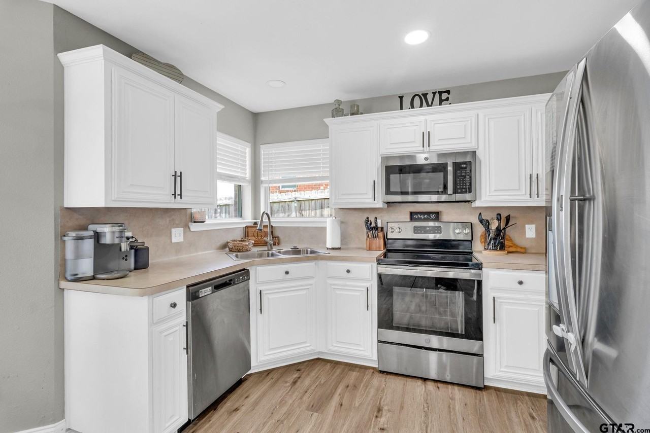 1112 E Park #1112 - Photo 3 of 22