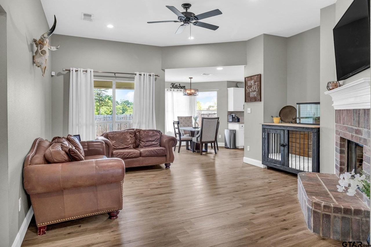 1112 E Park #1112 - Photo 5 of 22