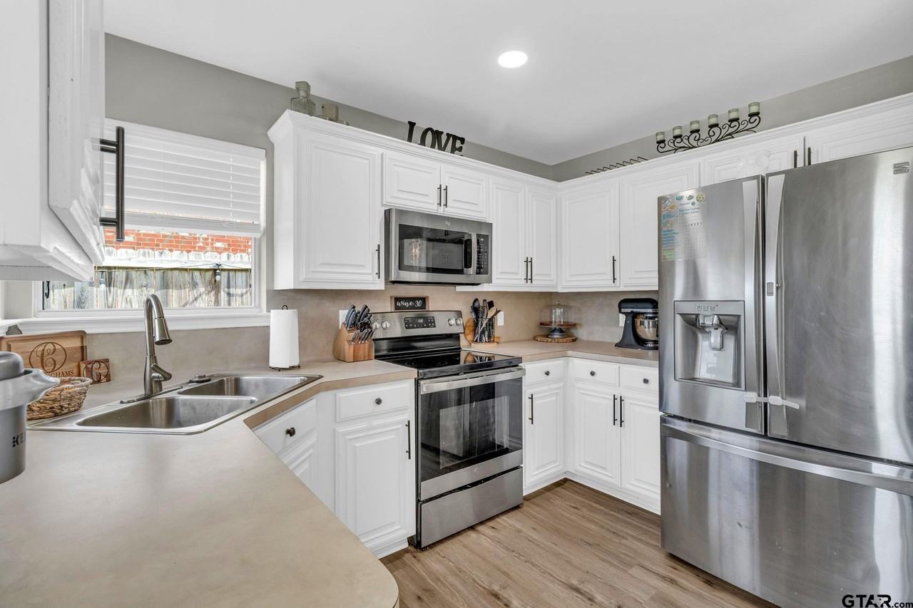 1112 E Park #1112 - Photo 6 of 22