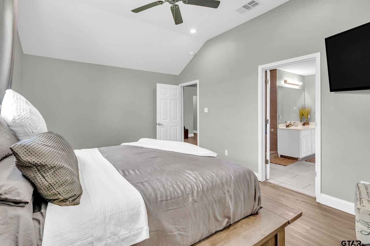 1112 E Park #1112 - Photo 7 of 22