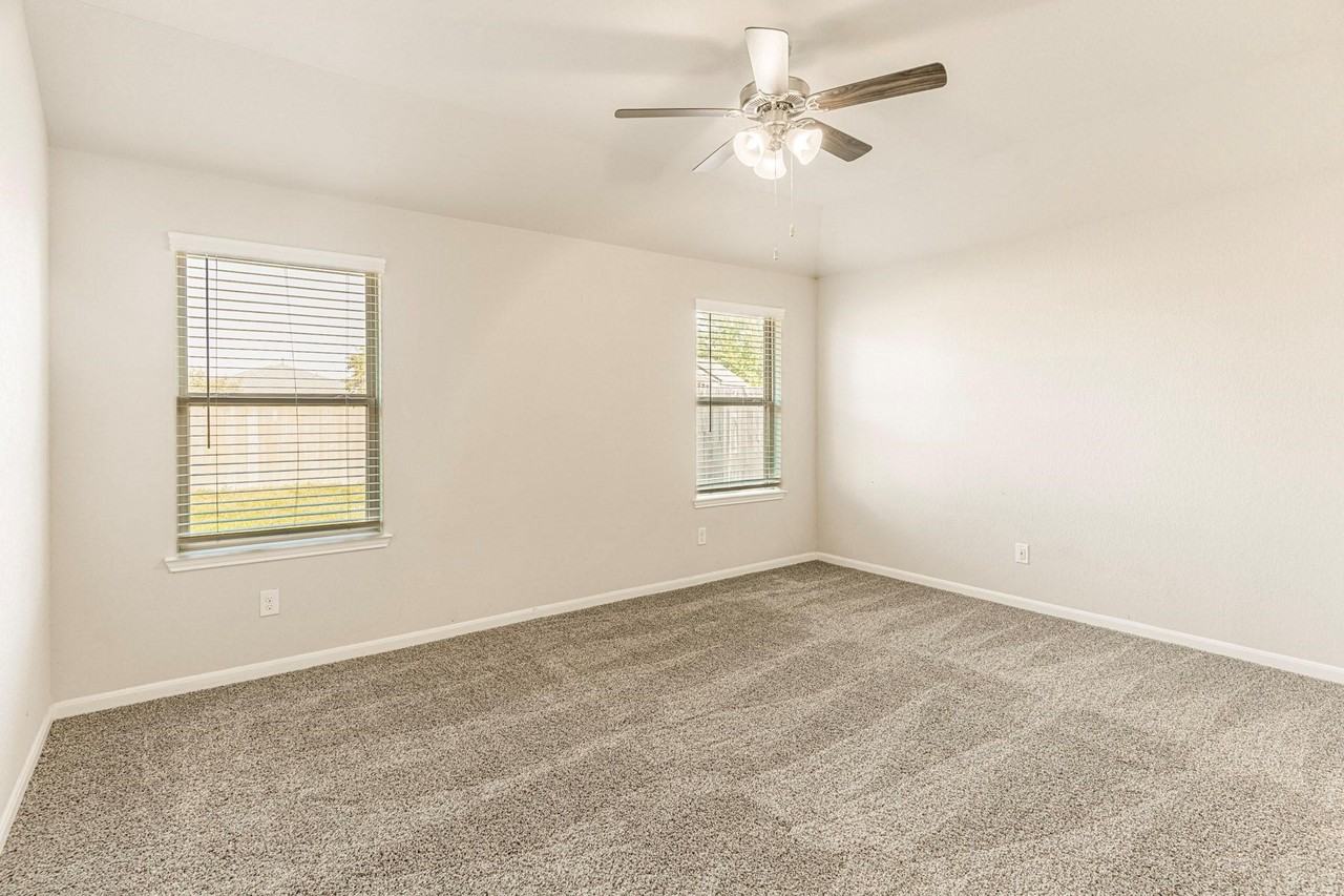 7558 Highland Chase Dr #7558 - Photo 3 of 38