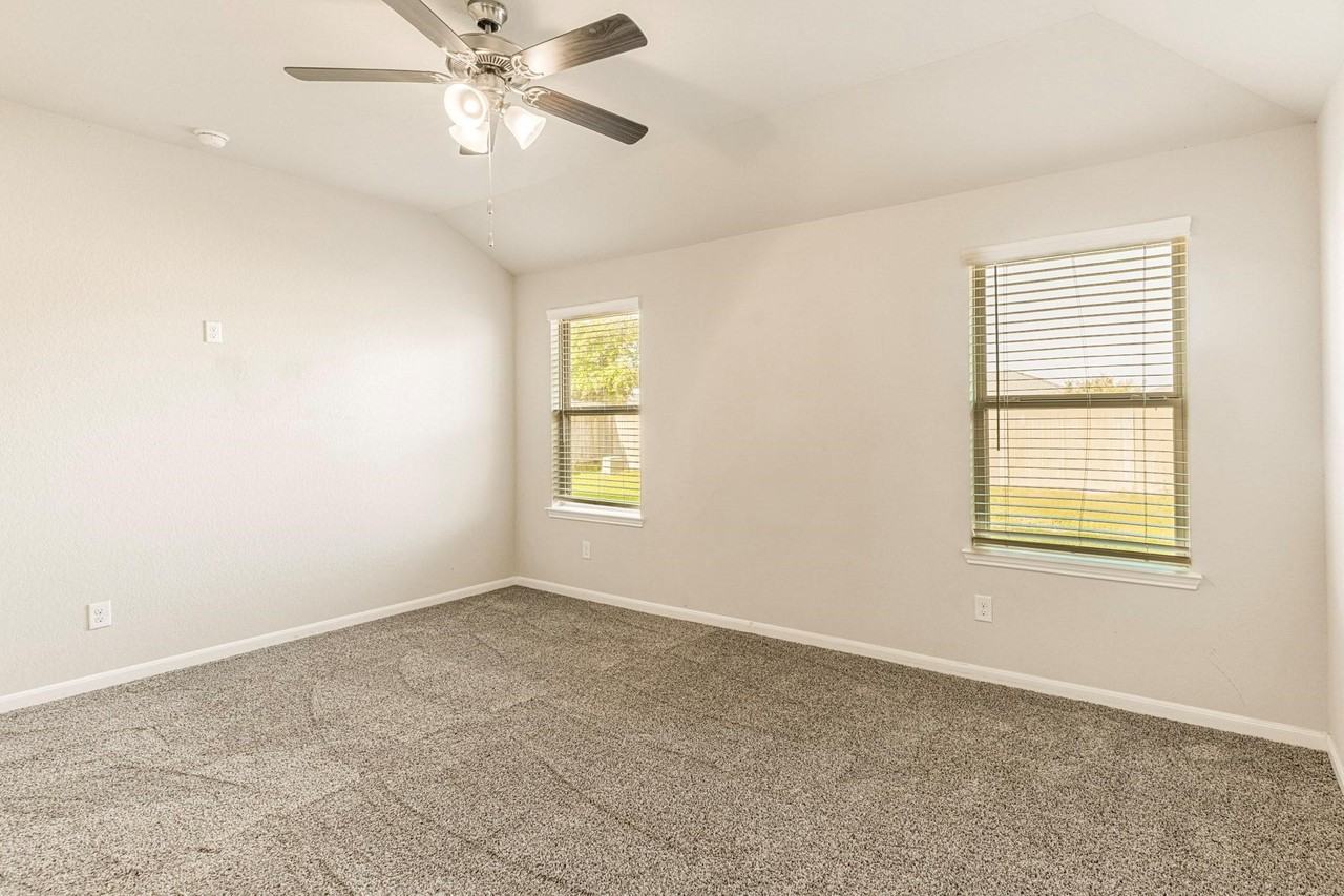 7558 Highland Chase Dr #7558 - Photo 4 of 38