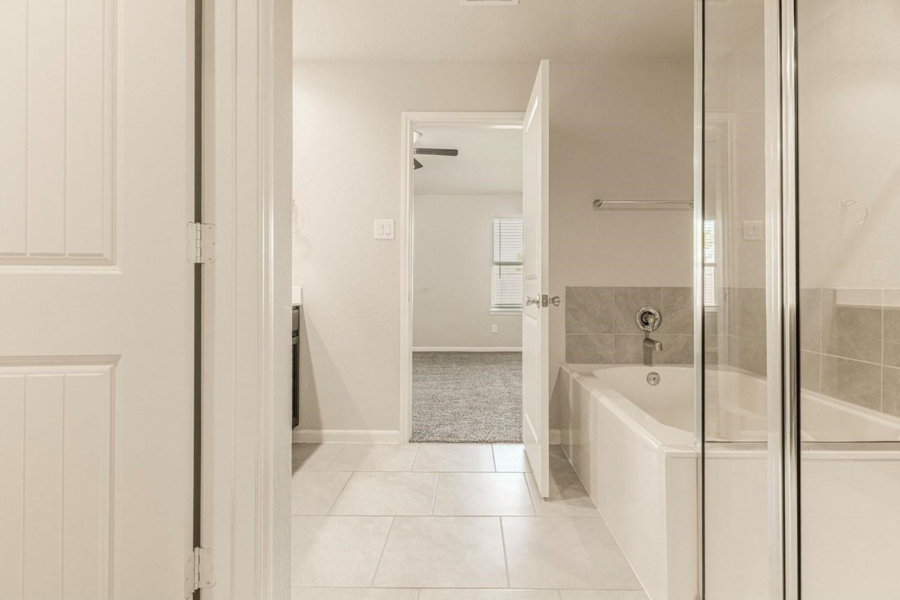 7558 Highland Chase Dr #7558 - Photo 6 of 38