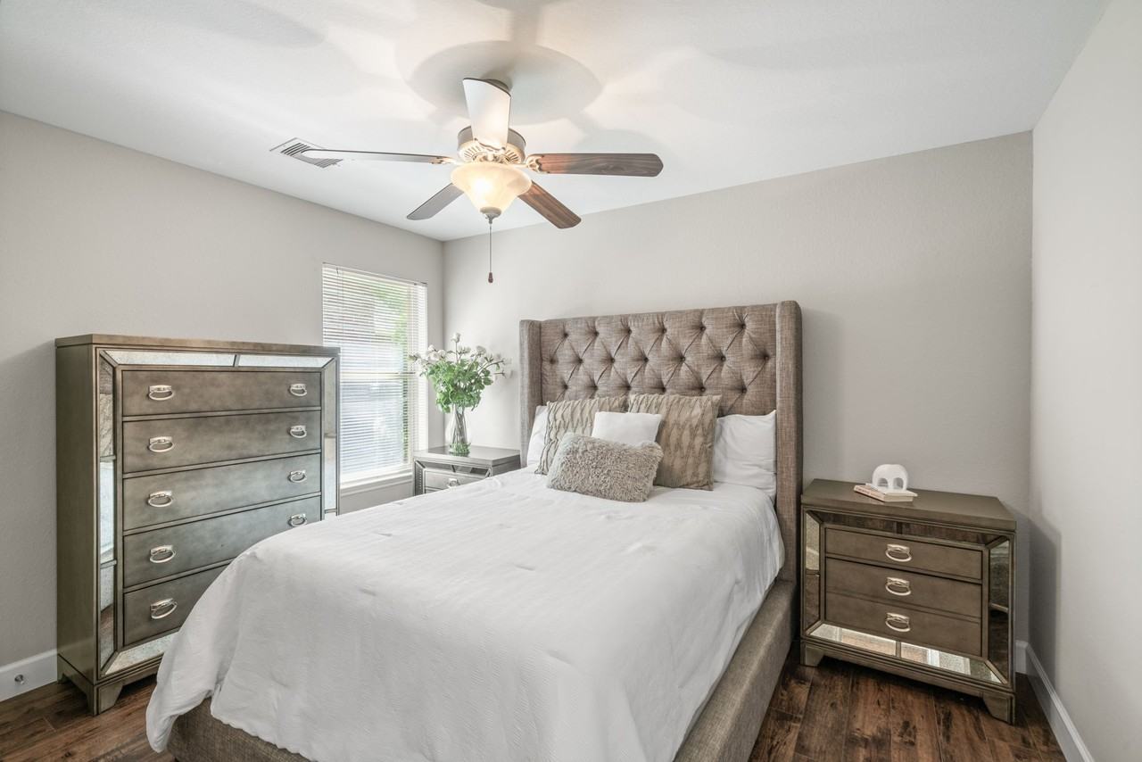 25803 Orchard Knoll Ln #25803 - Photo 3 of 37