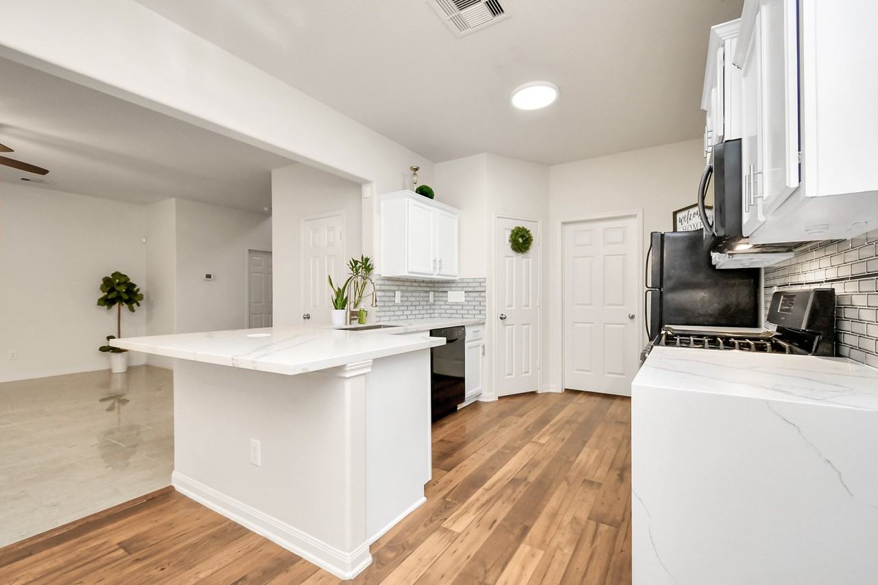 829 Indigo Springs Ln #829 - Photo 2 of 32