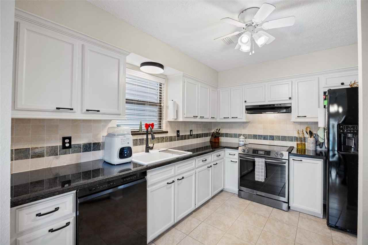 1114 Tiki Dr #1114 - Photo 5 of 42