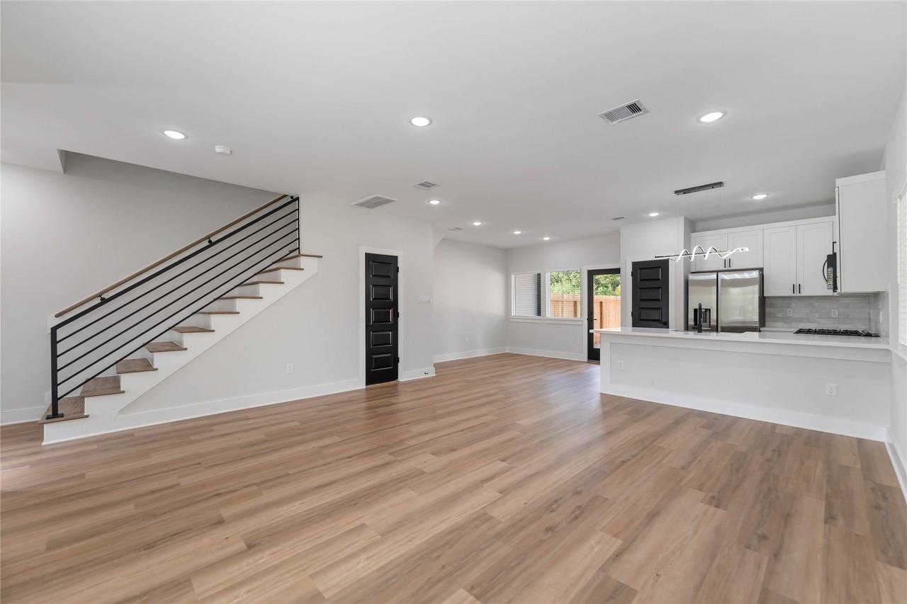 6909 S Hall St #6909B - Photo 2 of 9